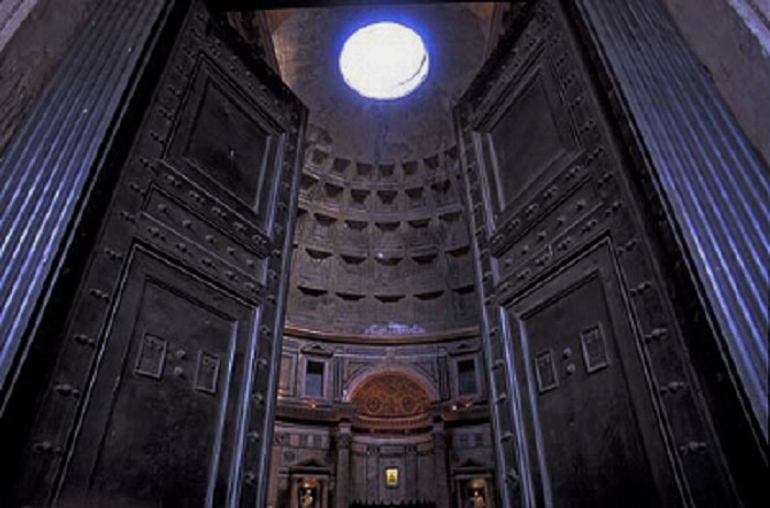 pantheon-door-close