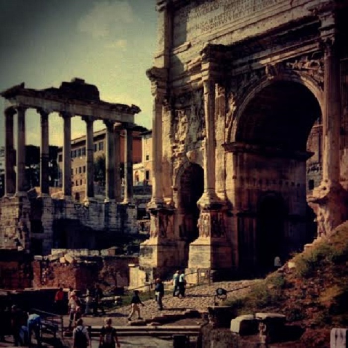 Forum Romanum. Olen ottanut kuvan ensimmäisellä Rooman matkallani vuonna 2001. 