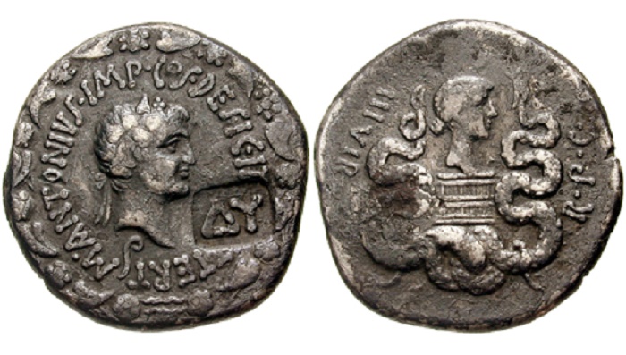 Marcus Antonius kolikossa, taustalla Octavianuksen sisar Octavia. Kuva: Wikipedia. 